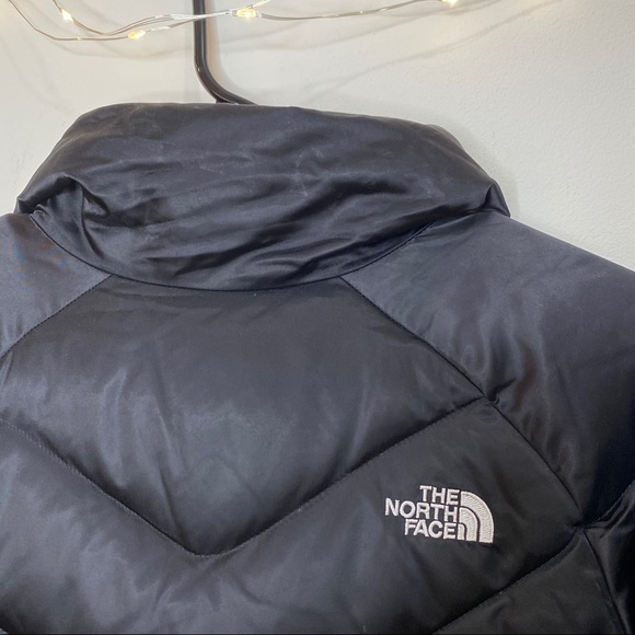 Women's North Face Puffer Jacket - Picture 7 of 7